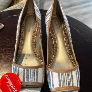 Easy Spirit Women's Striped Blue and Tan Heels